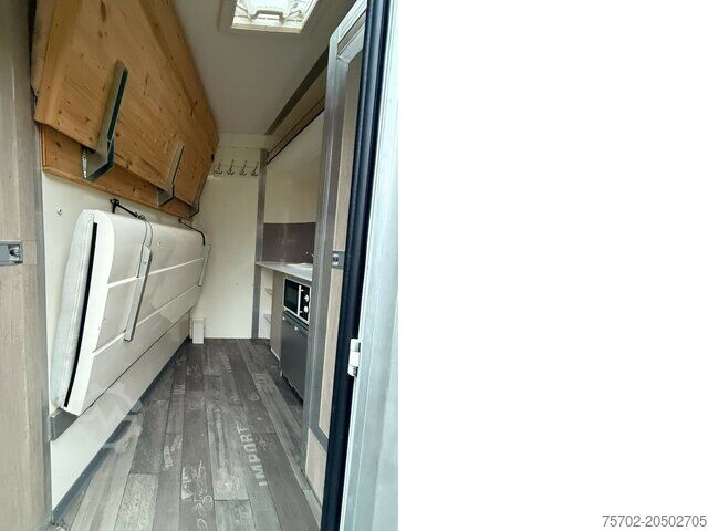 Ρυμουλκούμενο μεταφοράς ζώων  Steinsberger 3-Pferdeanhänger mit Wohnung