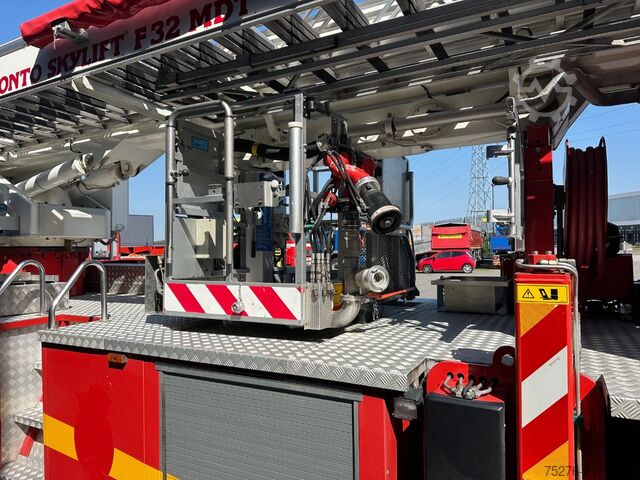 Platforma de ridicare Mercedes-Benz Econic 1823 Bronto Skylift F32 MDT 2000