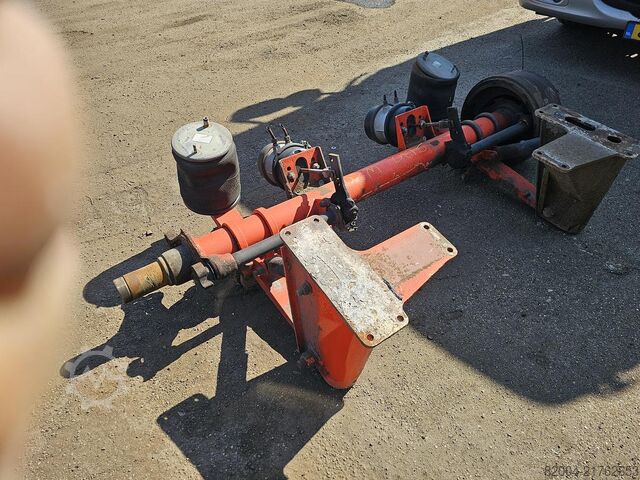 Tengely SMB TRAILER AXLE SINGLE TIRE DRUM. MISSING ONE HUBE.