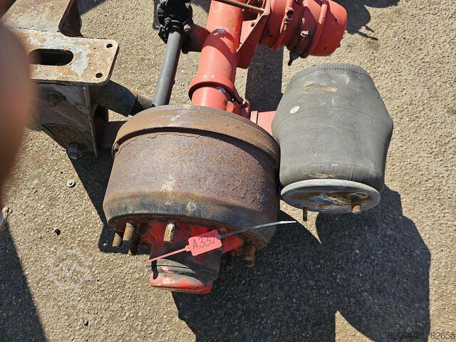 Tengely SMB TRAILER AXLE SINGLE TIRE DRUM. MISSING ONE HUBE.