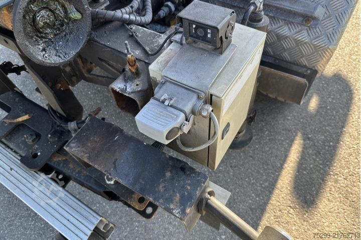 Kampós konténerszállító teherautó Iveco 70C17 Kommunal + Schneepflug / Swiss-Vehicle