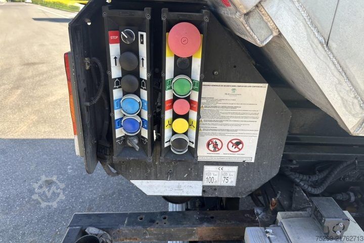 Kampós konténerszállító teherautó Iveco 70C17 Kommunal + Schneepflug / Swiss-Vehicle