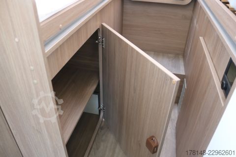 Półzintegrowany kamper Carado VAN V337 Pro+