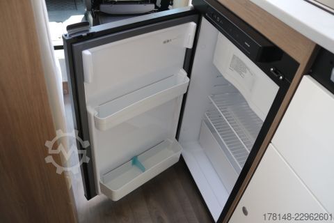 Półzintegrowany kamper Carado VAN V337 Pro+