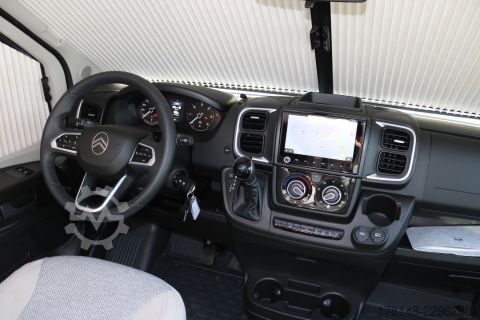 Półzintegrowany kamper Carado VAN V337 Pro+