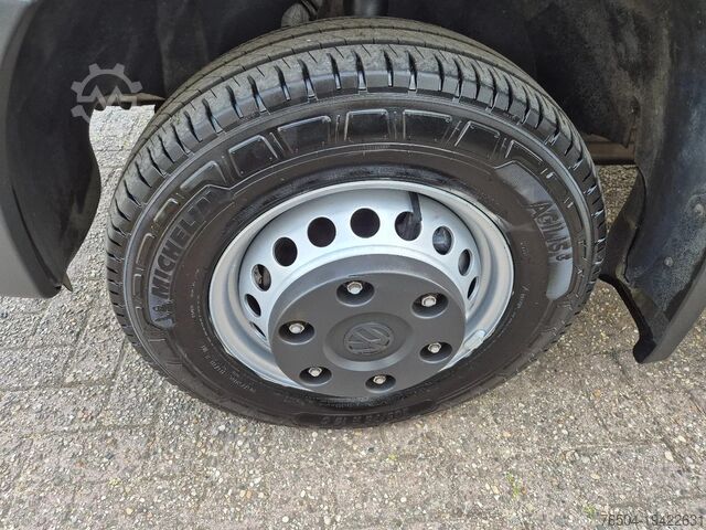 Autotransporter Volkswagen Crafter 2.0TDI BE Combi/ Autotransporter 10m mi...