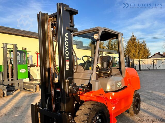 Empilhadeira Toyota 42-4FD40 / DIESEL / 4500KG / DUPLEX / FO