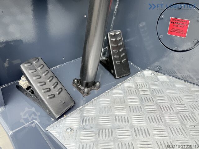 Fyrvägstruck Combilift CB4000 TRIPLEX 5200 FREE-LIFT POSITIONER