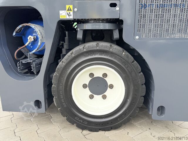 Fyrvägstruck Combilift CB4000 TRIPLEX 5200 FREE-LIFT POSITIONER