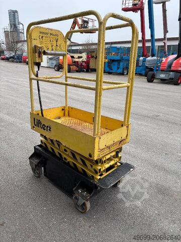 Makaslı kaldırma Boss 4,55m Arbeitsbühne Personenlift, BJ 2013