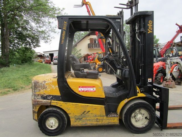 Carrello elevatore diesel Yale 3T - Triplex-Freihub 4,9m + ZINKENVERSTELLER