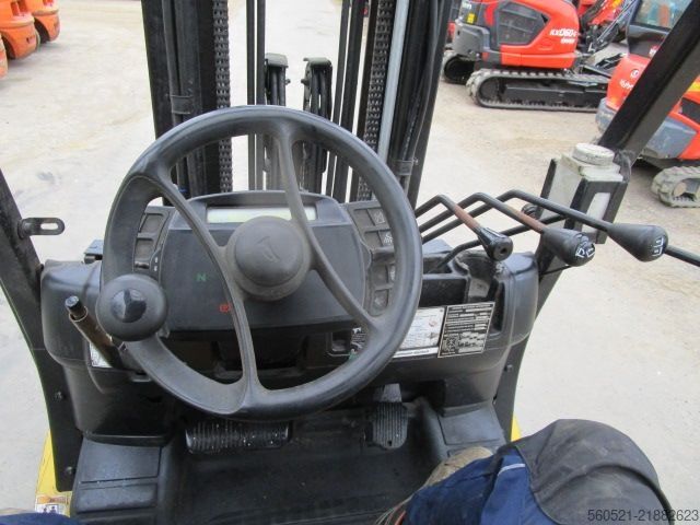 Carrello elevatore diesel Yale 3T - Triplex-Freihub 4,9m + ZINKENVERSTELLER
