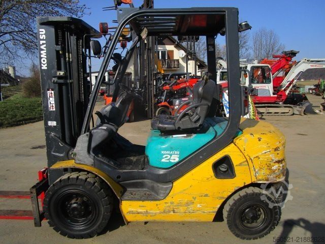 Carrello elevatore diesel Komatsu FD25T - Triplex-Freihub 4,70m + Seitenschieber