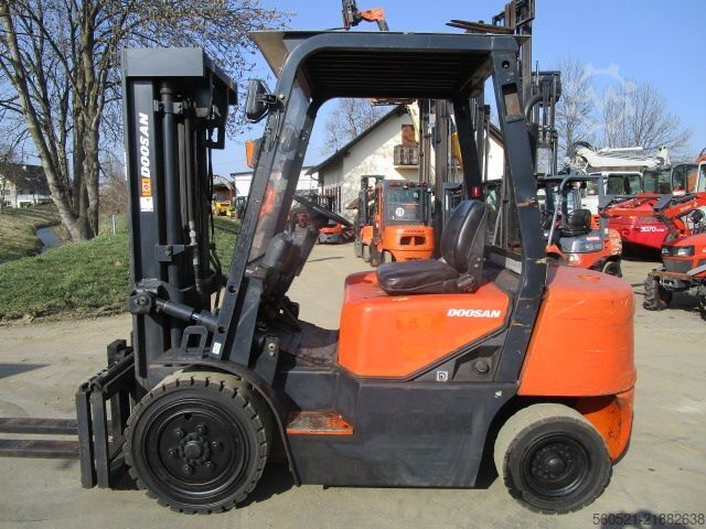 Περονοφόρα περονοφόρα ανυψωτικά Doosan D30G -Triplex-FH 4,7m + Seitenschieber
