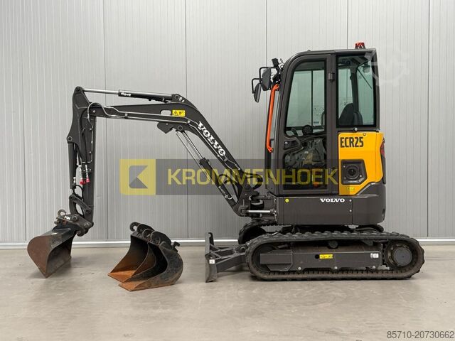 Mini excavator Volvo JECR 25 D Electric