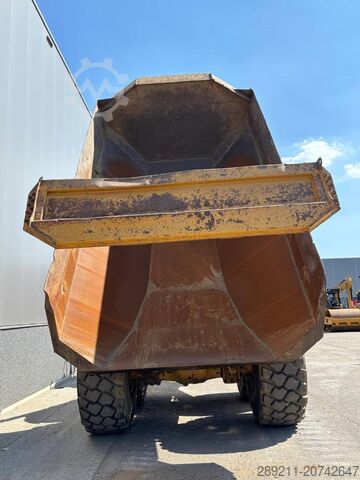 Sklápěč CAT 745 C