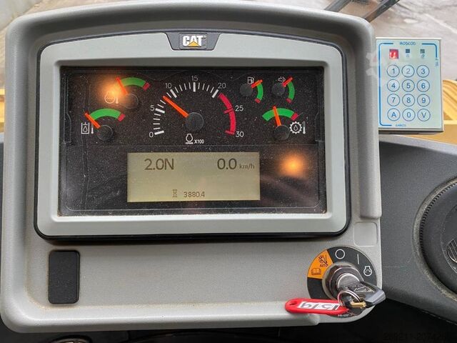 Kolový nakladač CAT 972 M XE