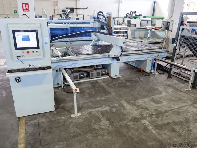 Megmunkálóközpont fészkelőasztallal WEEKE VANTAGE 24 L