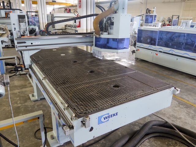 Megmunkálóközpont fészkelőasztallal WEEKE VANTAGE 24 L