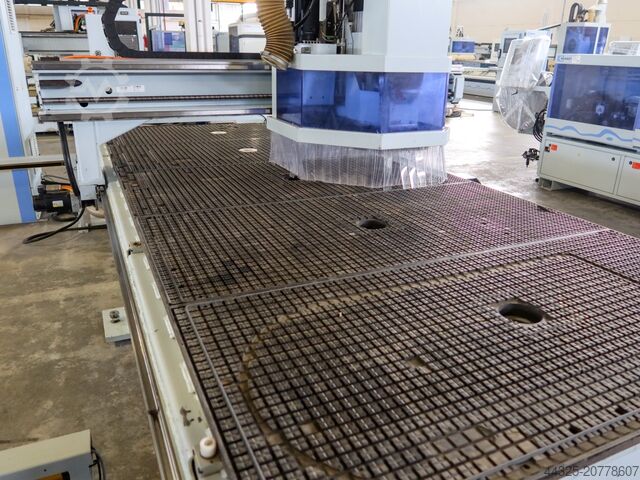 Megmunkálóközpont fészkelőasztallal WEEKE VANTAGE 24 L