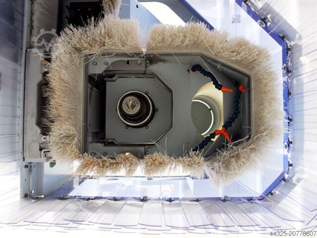 Megmunkálóközpont fészkelőasztallal WEEKE VANTAGE 24 L