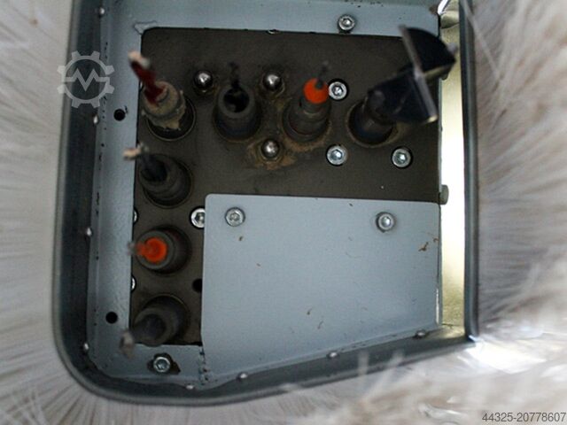 Megmunkálóközpont fészkelőasztallal WEEKE VANTAGE 24 L