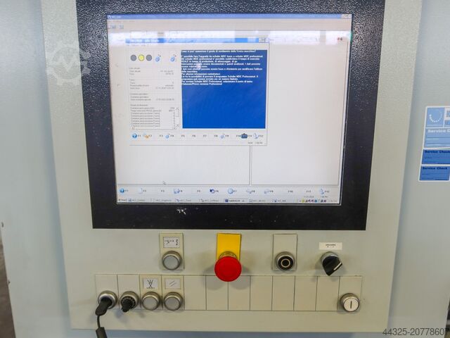 Megmunkálóközpont fészkelőasztallal WEEKE VANTAGE 24 L