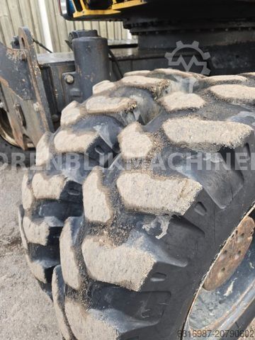 Mobile excavator KOMATSU PW180-7EO