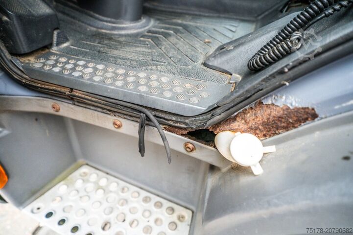 Mala MERCEDES ATEGO 1218 L+ moving lift