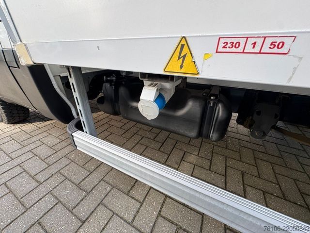 Chladírenská dodávka IVECO Daily 35S13 Tiefkühlkoffer mit LBW *Automatik*