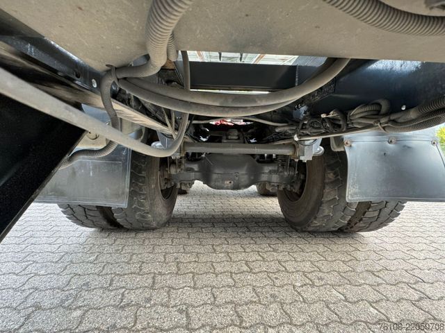 Lastbilmonteret kran RENAULT Premium Lander 310.26 6x4 Kipper /Kran