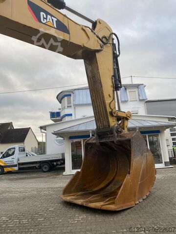 Rupsgraafmachine Caterpillar 390FL ME