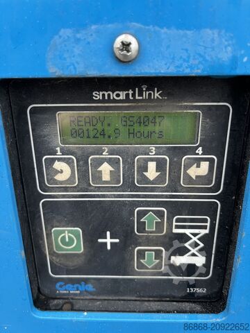 Plataforma elevadora de tijera Genie GS4047 (2017) de segunda mano con baterías nuevas. GENIE GS4047