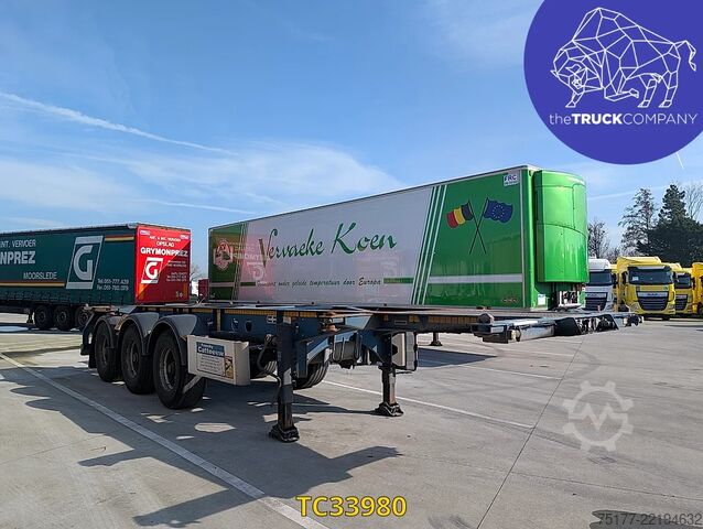Transport av containrar Vanhool 30. ADR