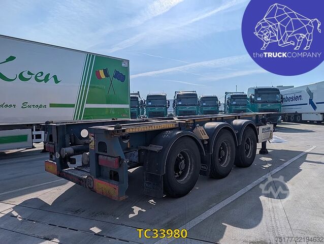 Transport av containrar Vanhool 30. ADR