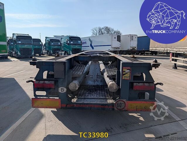Transport av containrar Vanhool 30. ADR