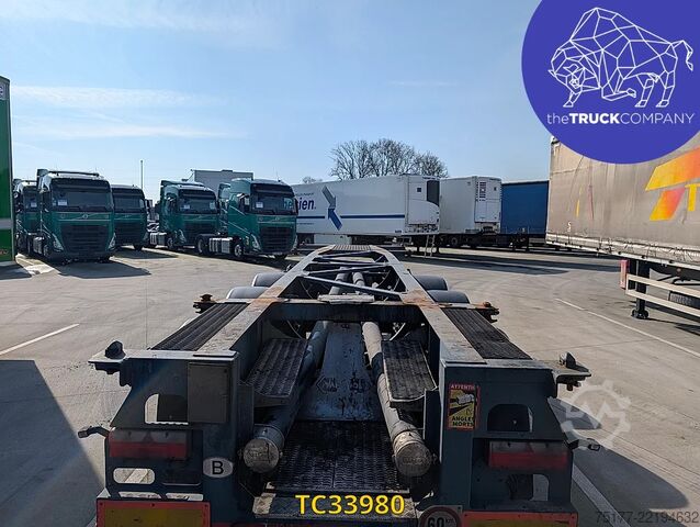 Transport av containrar Vanhool 30. ADR