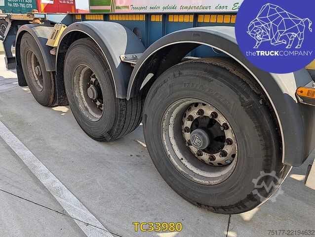 Transport av containrar Vanhool 30. ADR