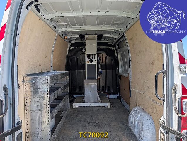 Hefplatform Renault Master 145.35 nacelle klubb
