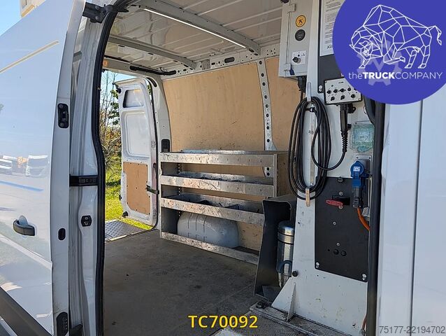 Hefplatform Renault Master 145.35 nacelle klubb