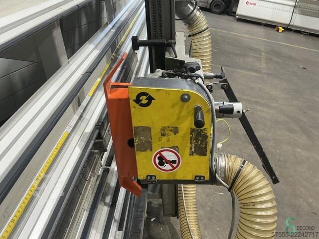 Fierăstraie verticale pentru panouri Harwi Giraffe 2100 2002 Harwi Giraffe 2100