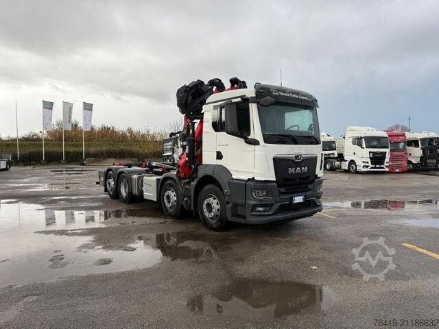Truck with loader and hooklift MAN 35.520 BL CH