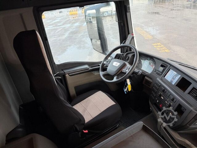 Truck with loader and hooklift MAN 35.520 BL CH