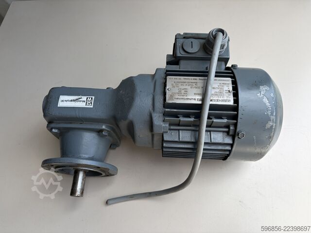 SEW-EURODRIVE SF31DT71D-4 0,37 kW 67 ford./perc 39 Nm B5 SEW-EURODRIVE SF31DT71D-4 0,37 kW 67 obr./min 39 Nm B5 SEW-EURODRIVE SF31DT71D-4 0,37 kW 67 obr./min 39 Nm B5