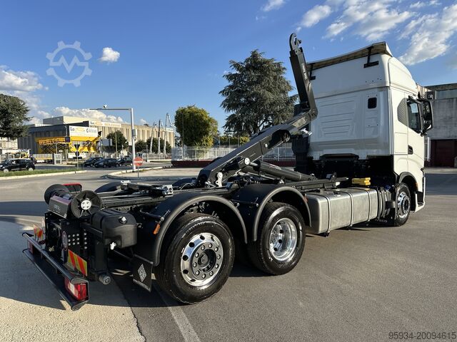 Szabványos közúti nyergesvontató Iveco S-Way 500 6x2 ADR