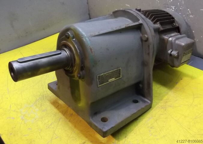 Gear motor 1.1 kW 16.5/33 rpm Bauer** DO43/105