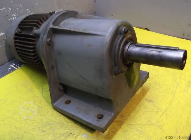 Gear motor 1.1 kW 16.5/33 rpm Bauer** DO43/105