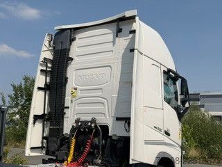 Camion de materiale periculoase VOLVO FH500 Globetrotter XL 2 Tanks ADR EX II/III FL