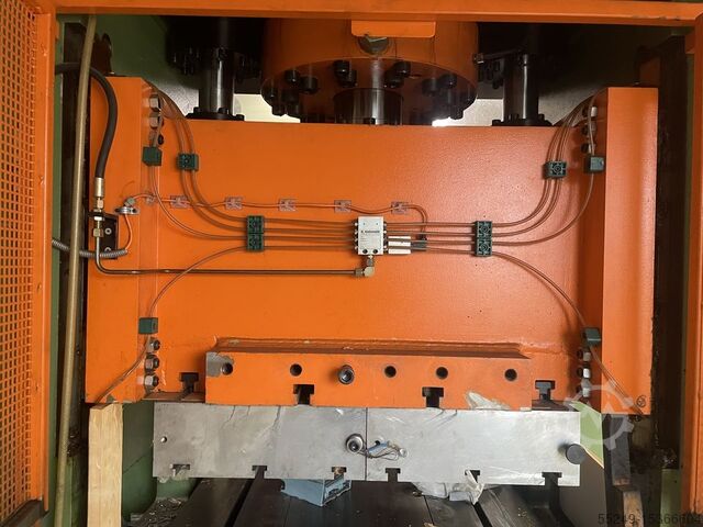 Hydraulisk presse Hans Schoen NHN 250 75 (250 Ton)