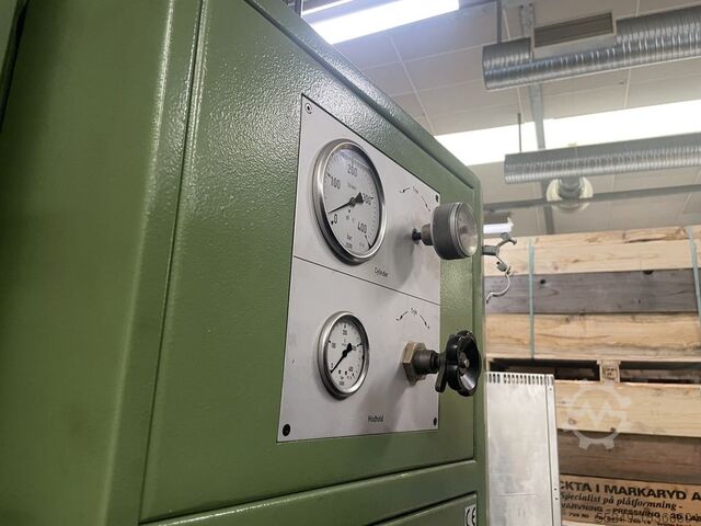 Hydraulisk presse Hans Schoen NHN 250 75 (250 Ton)